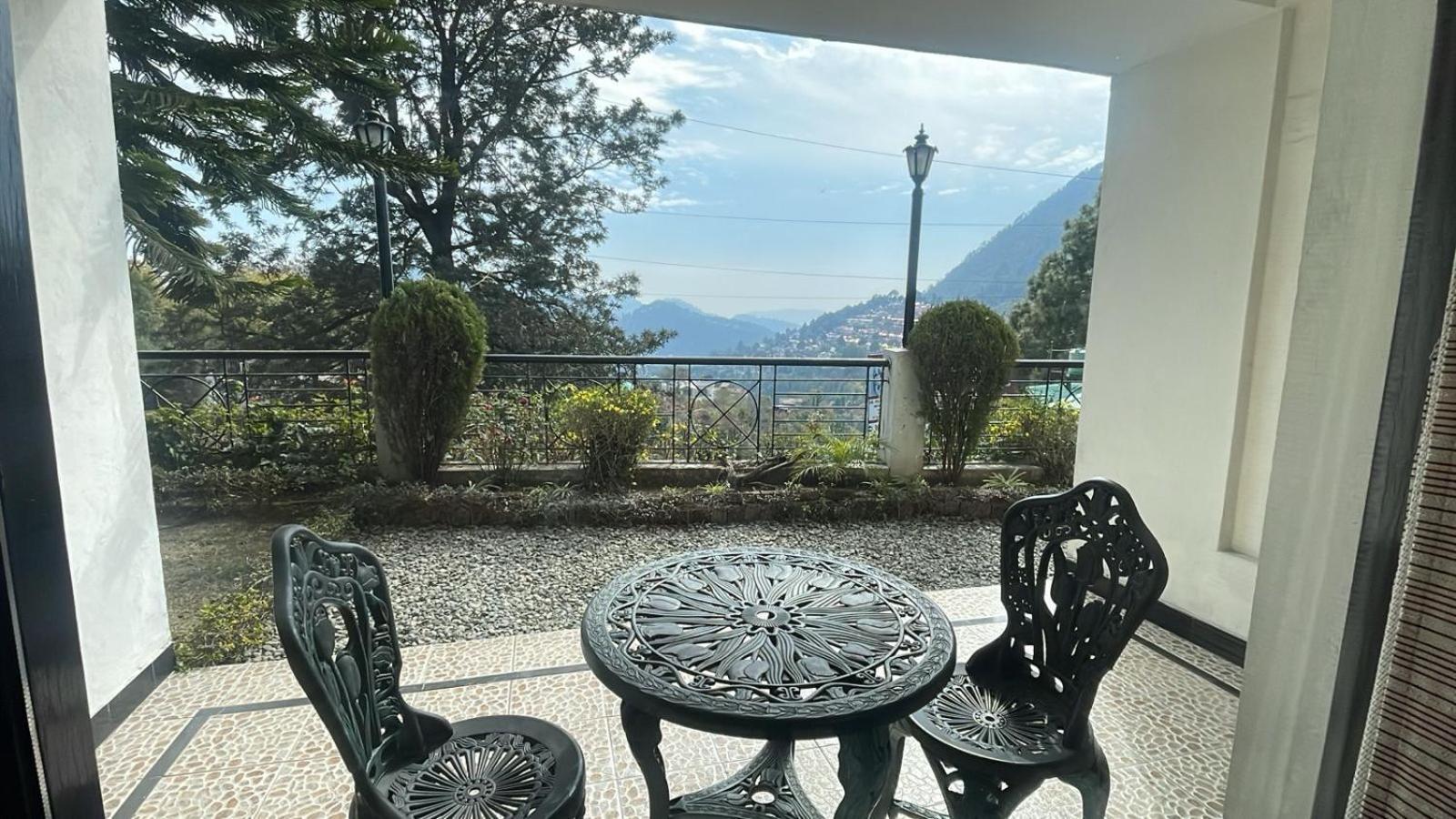 8Fold-Pinecrest By Larisa, Bhimtal Hotel Eksteriør billede